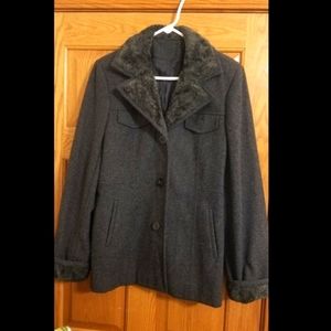 💕Nwot all wool coat size 8 with sherpa collar and cuff from Marshalls